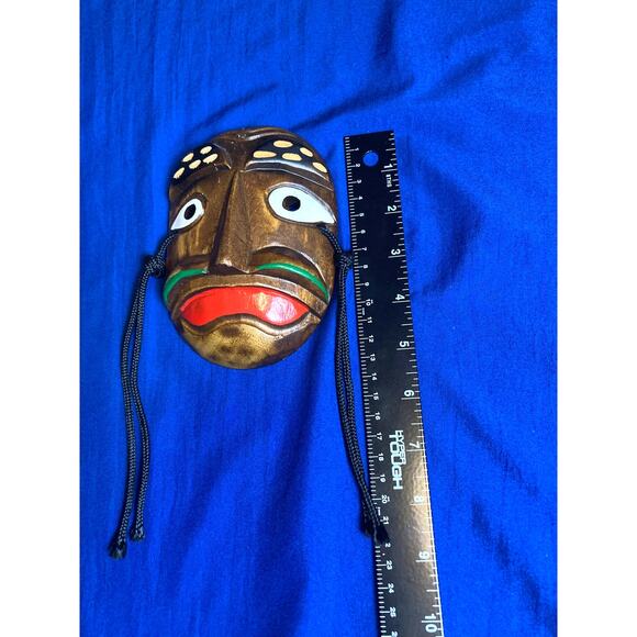 Hand Carved and Painted Decorative Wood Small Mask 5x3.5 Hook to Hang No Marking - Picture 6 of 8
